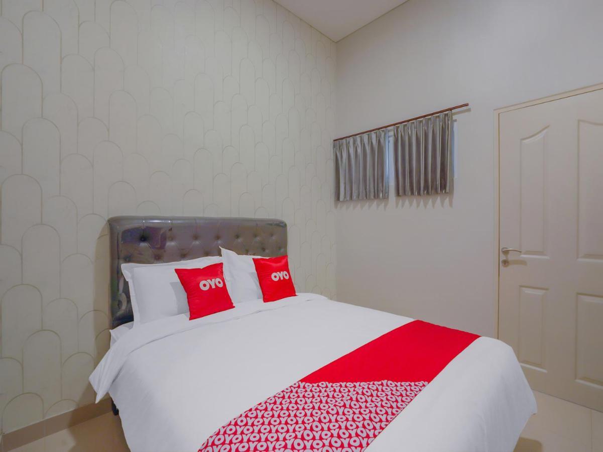 Super Oyo Capital O 90336 Olive Guest House Surabaia Exterior foto