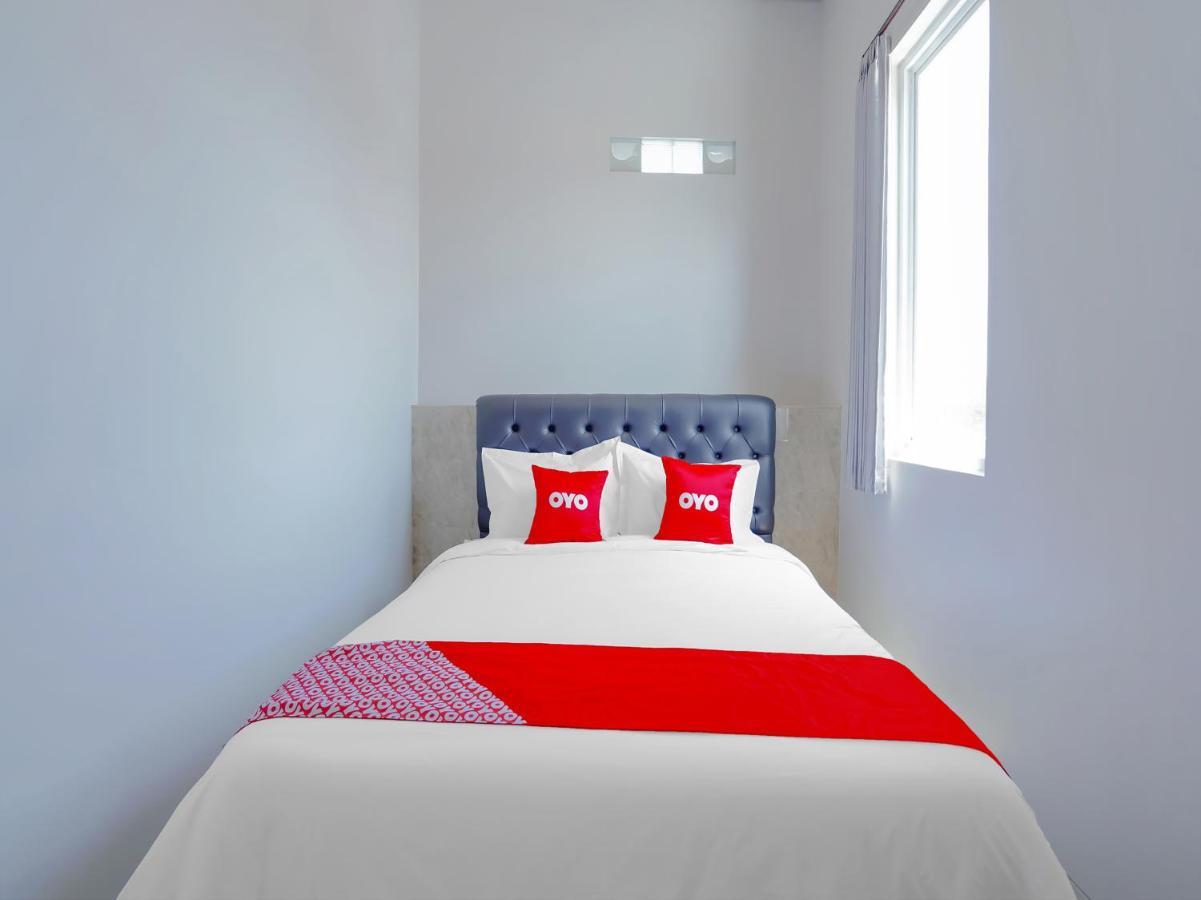 Super Oyo Capital O 90336 Olive Guest House Surabaia Exterior foto