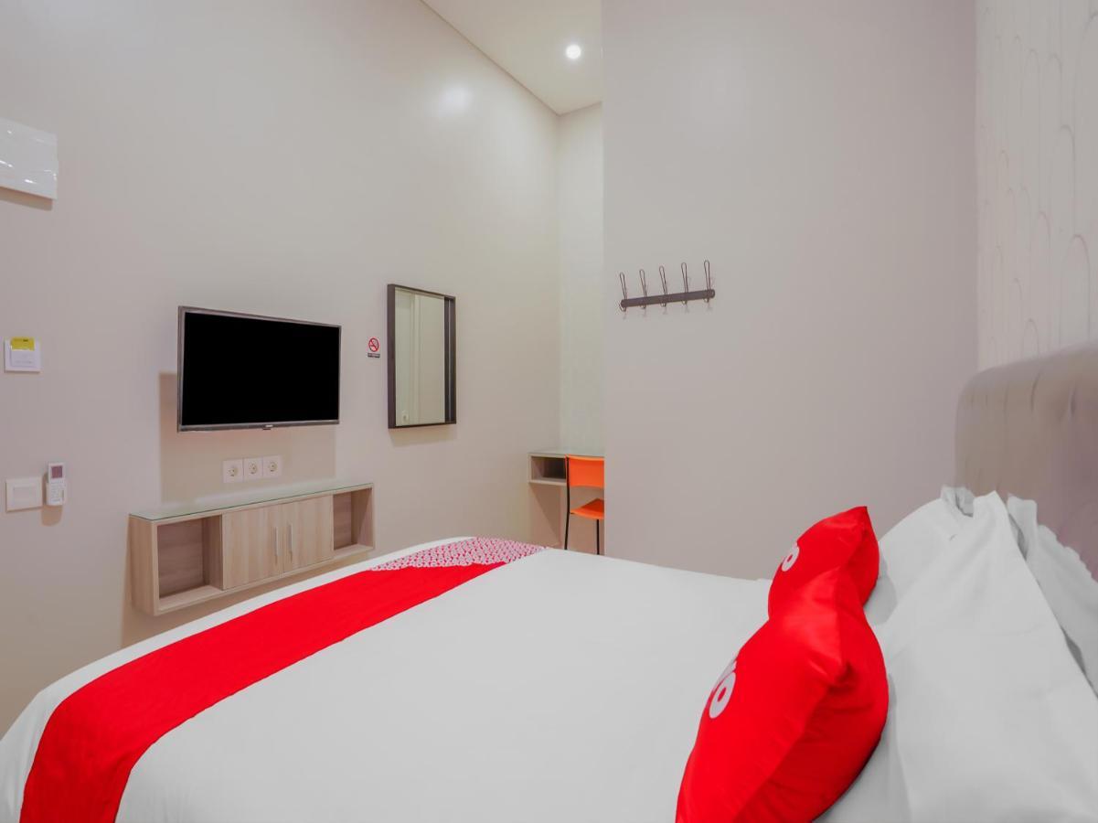 Super Oyo Capital O 90336 Olive Guest House Surabaia Exterior foto