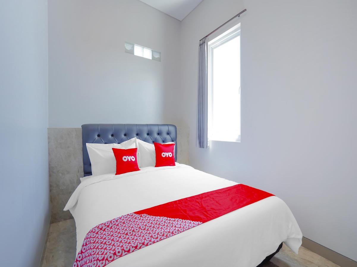 Super Oyo Capital O 90336 Olive Guest House Surabaia Exterior foto